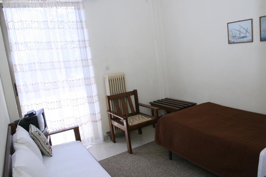 Aparthotel Iliahtides Amarynthos Room photo